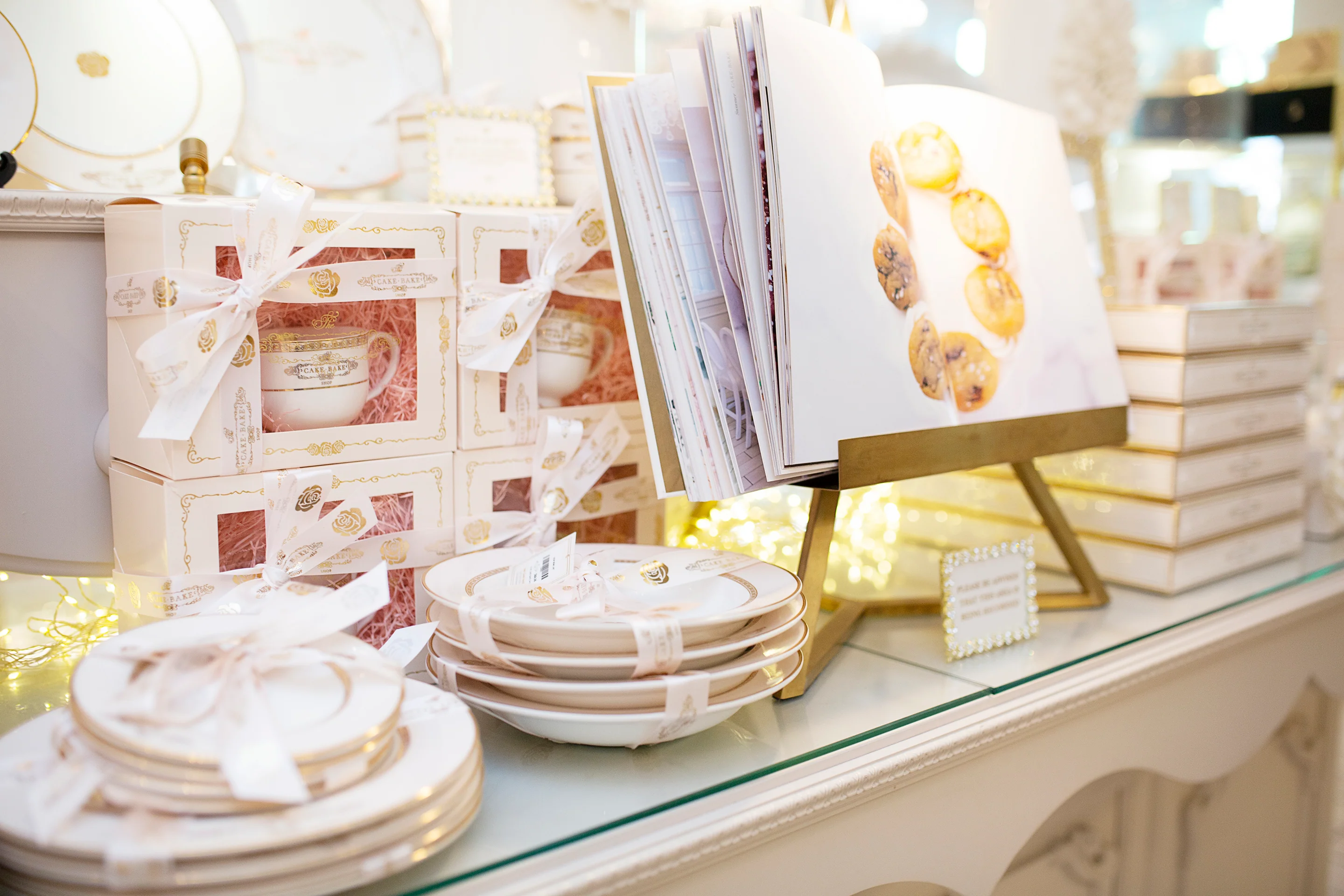 Cake Bake Shop Tea Cup & Saucer Set - Image 4